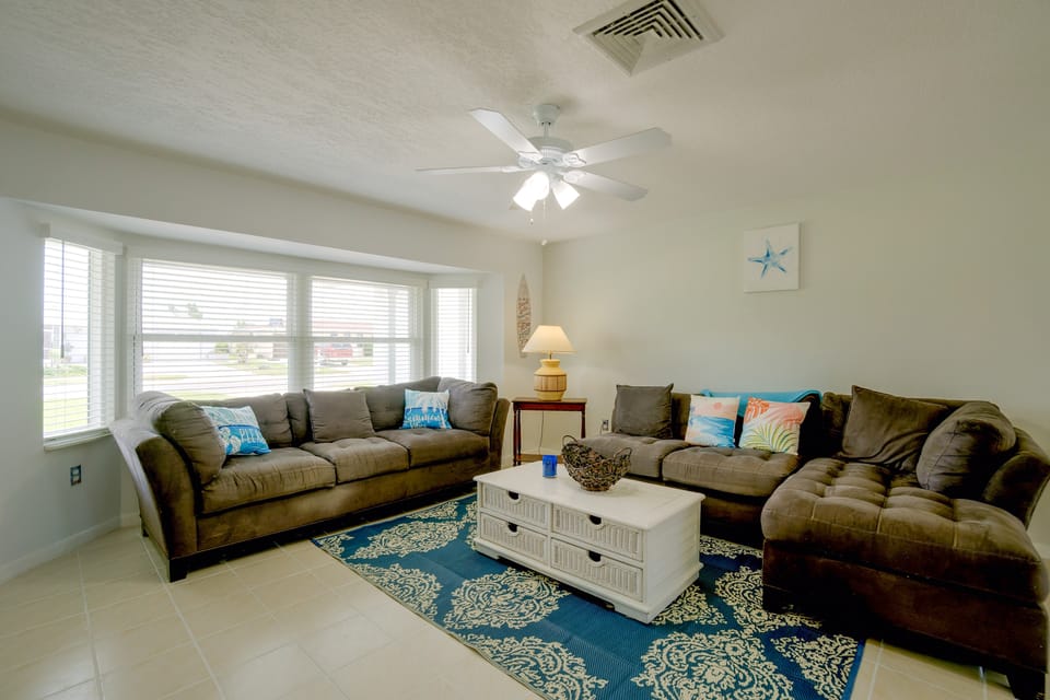 7 Mi to Beach! Canal-Front Retreat in Rotonda West House in Rotonda West