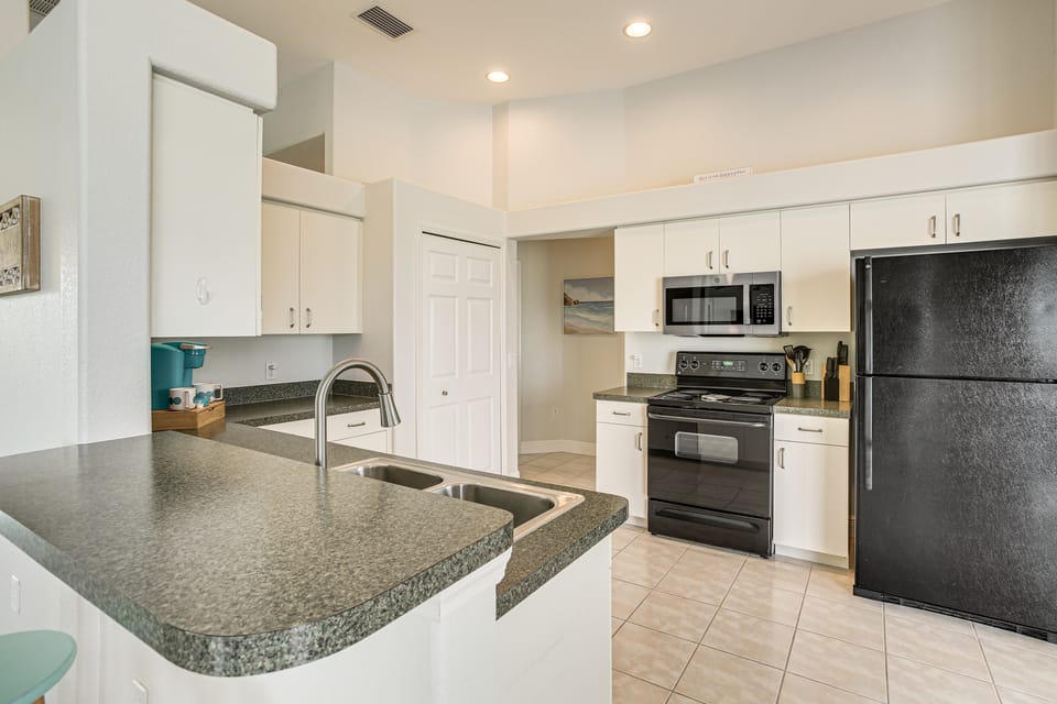8 Mi to Englewood Beach! Canal-Front Family Haven House in Rotonda West