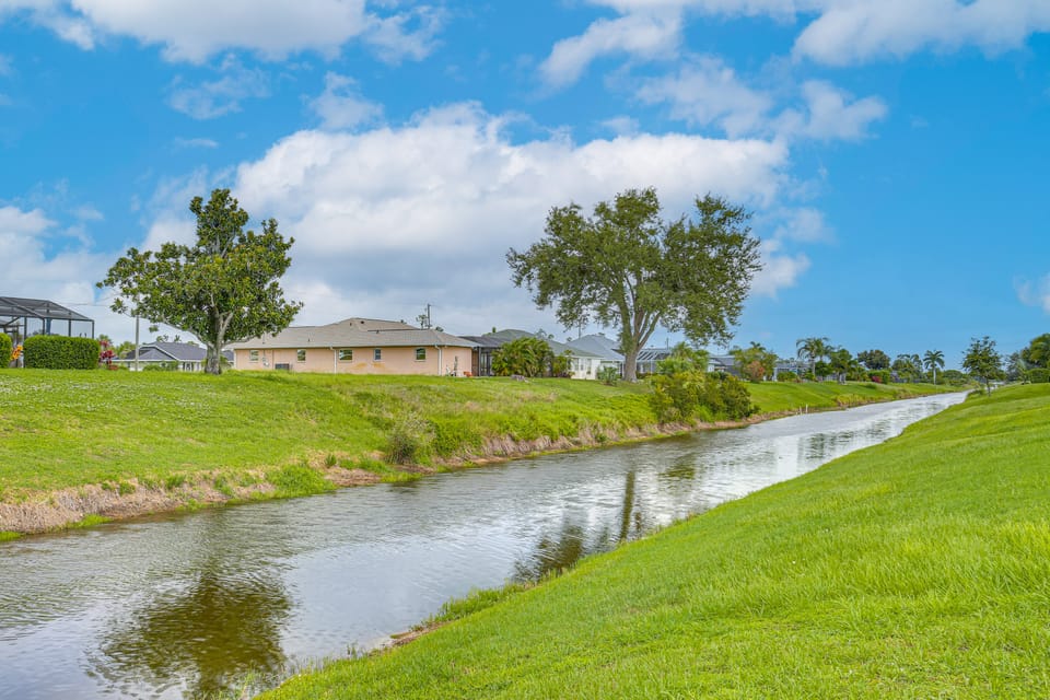 8 Mi to Englewood Beach! Canal-Front Family Haven House in Rotonda West