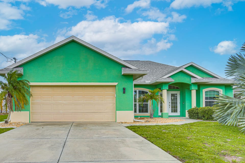8 Mi to Englewood Beach! Canal-Front Family Haven House in Rotonda West