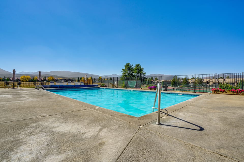 Fraser Condo w/ Pool & Hot Tubs: Close to Trails! Apartment in Fraser