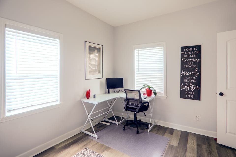 Quiet Yard, Remote Workspace! Modern Memphis Home House in Memphis