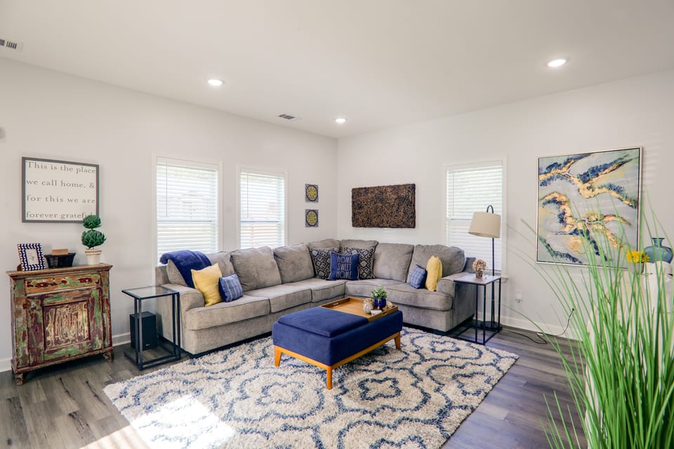 Quiet Yard, Remote Workspace! Modern Memphis Home House in Memphis
