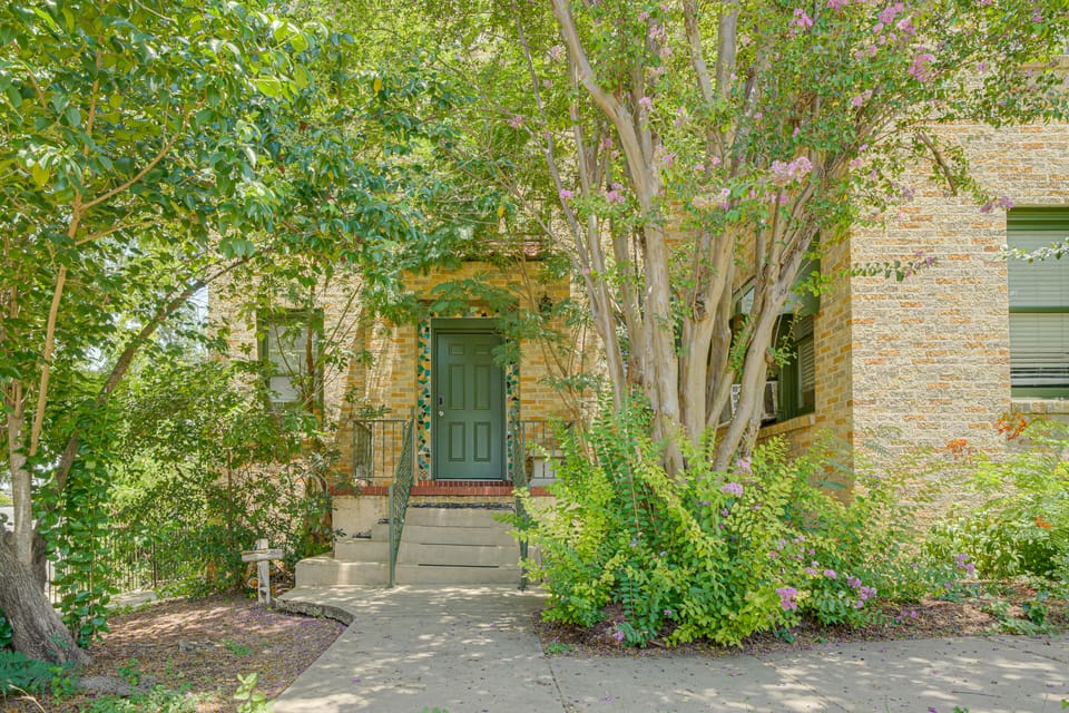 Walk Everywhere! Monte Vista Apartment Near Cafes Apartment in San Antonio