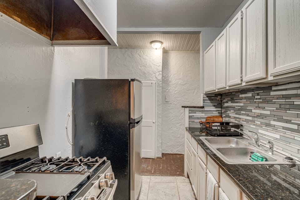 Walk Everywhere! Monte Vista Apartment Near Cafes Apartment in San Antonio