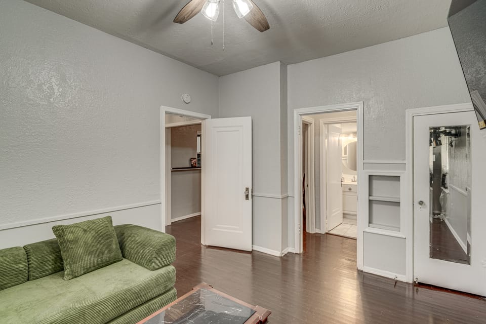 Walk Everywhere! Monte Vista Apartment Near Cafes Apartment in San Antonio