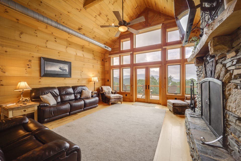 66-Acre Group Escape! Gateway to Grandfather Mtn House in North Carolina