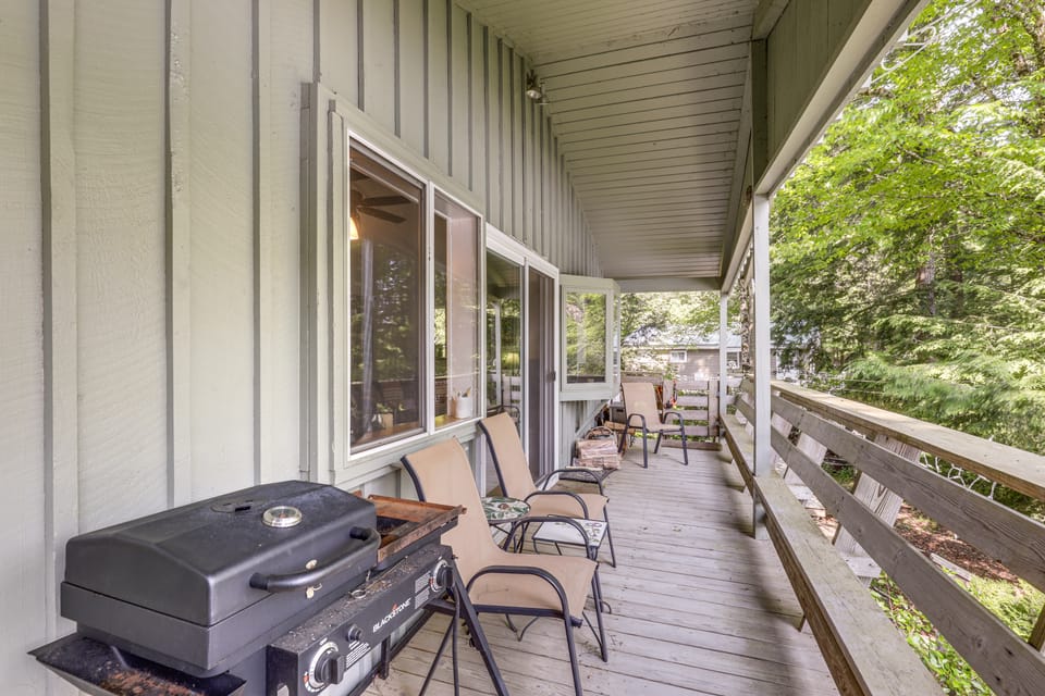 Lakefront Home w/ Decks & Views in Newbury House in Newbury
