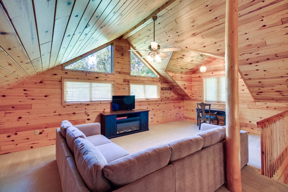 Fire Pit & Screened Porch! 3.5-Acre Nevis Retreat House in Minnesota