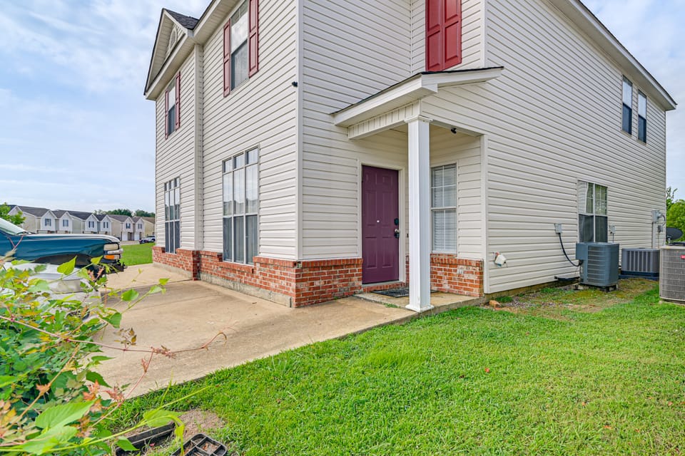 5 Mi to MSU! Spacious Townhome w/ Private Patio Apartment in Mississippi