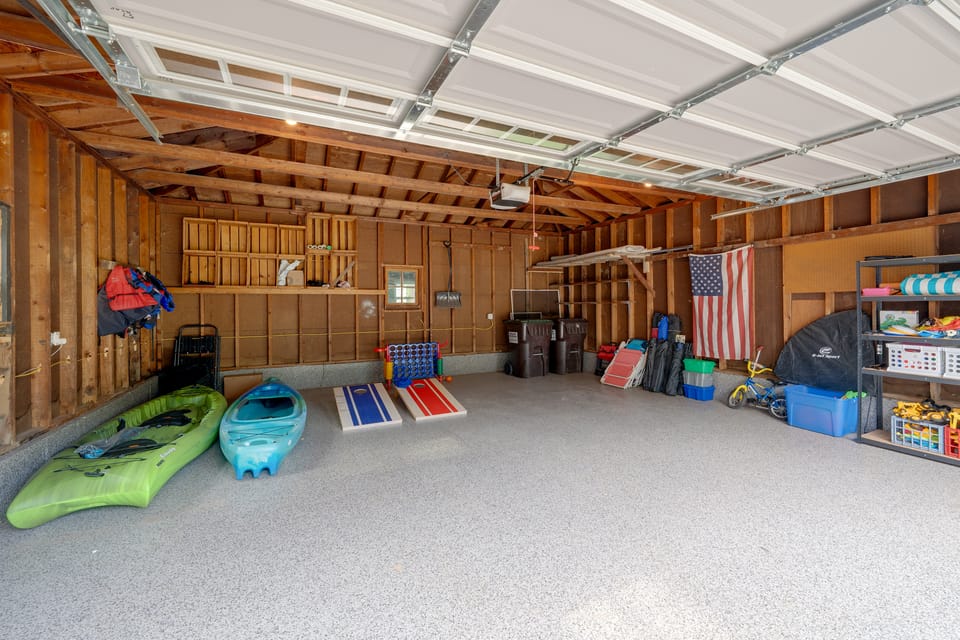 Walk to Beach! McCullom Lake Family Getaway House in Illinois