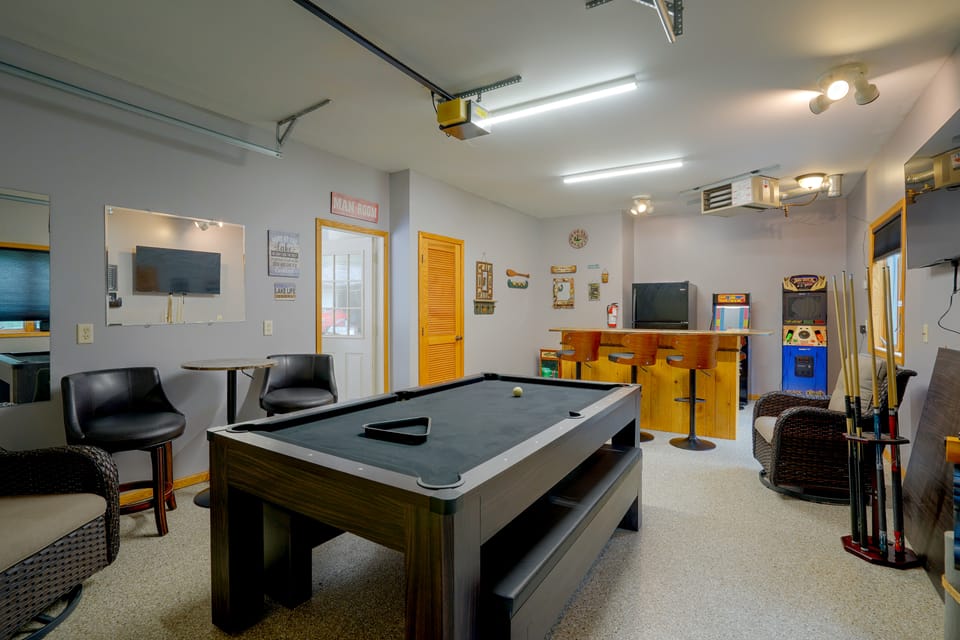 Lakefront Getaway! Family-Friendly Deer Park Home House in Wisconsin