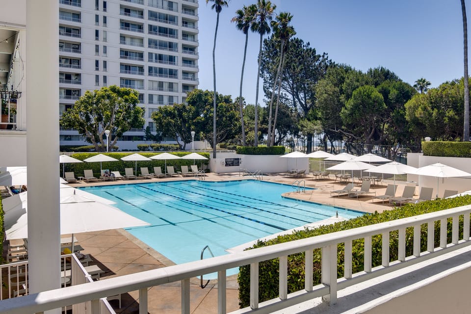 Walk to Beach & Boardwalk! Condo in Santa Monica Apartment in Santa Monica
