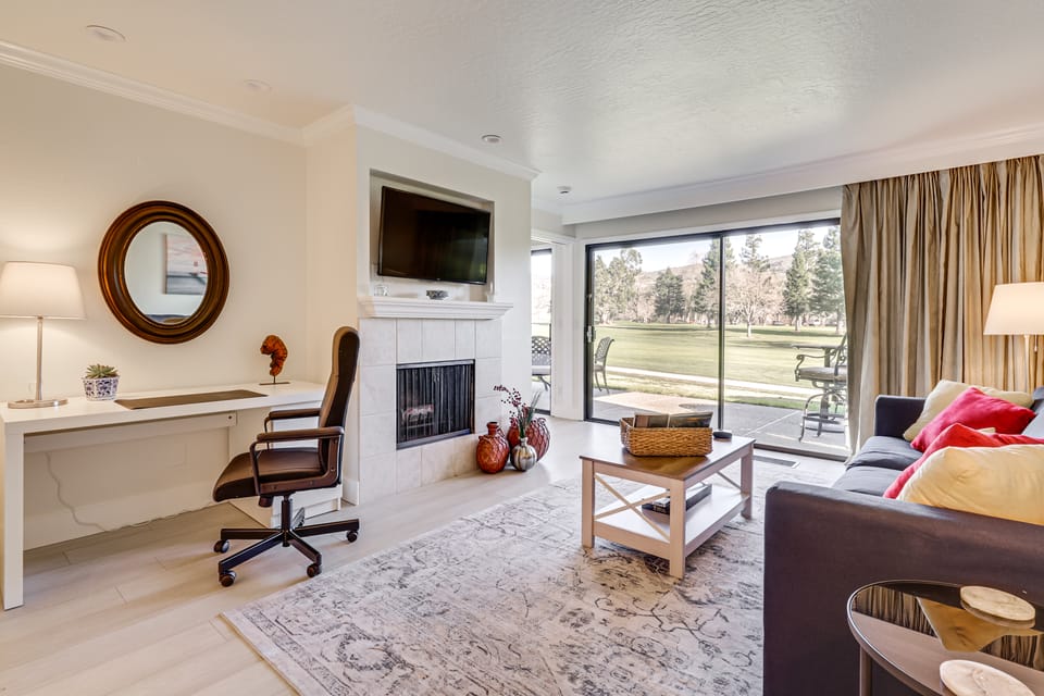 Patios & Golf Course Views: Silverado Resort Condo Apartment in Napa Valley