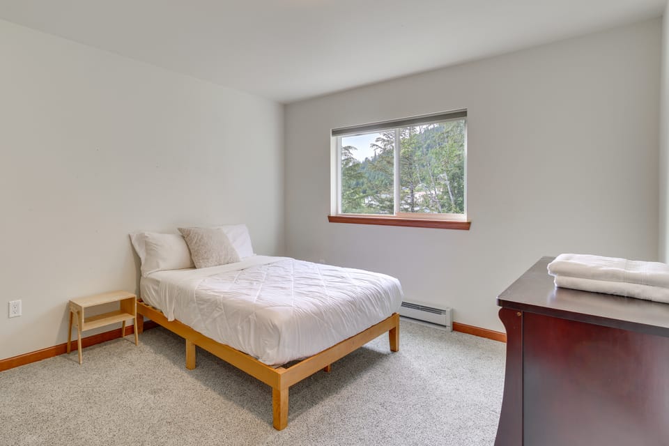 Private Sauna! Pet-Friendly Escape in Ketchikan House in Ketchikan