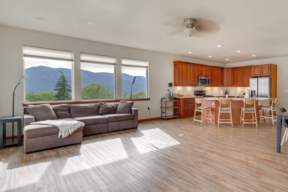 Private Sauna! Pet-Friendly Escape in Ketchikan House in Ketchikan