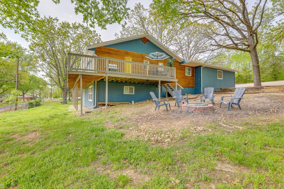 1 Mi to Table Rock Lake! Home w/ Water Views House in Shell Knob