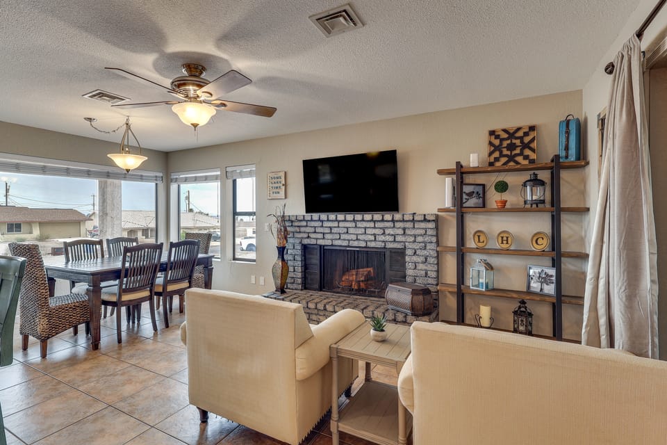2 Mi to Lake Havasu! Family Home w/ Poolside Oasis House in Lake Havasu City