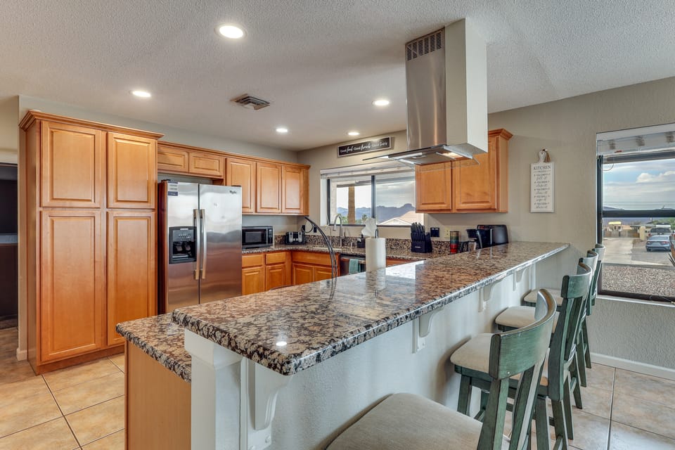 2 Mi to Lake Havasu! Family Home w/ Poolside Oasis House in Lake Havasu City