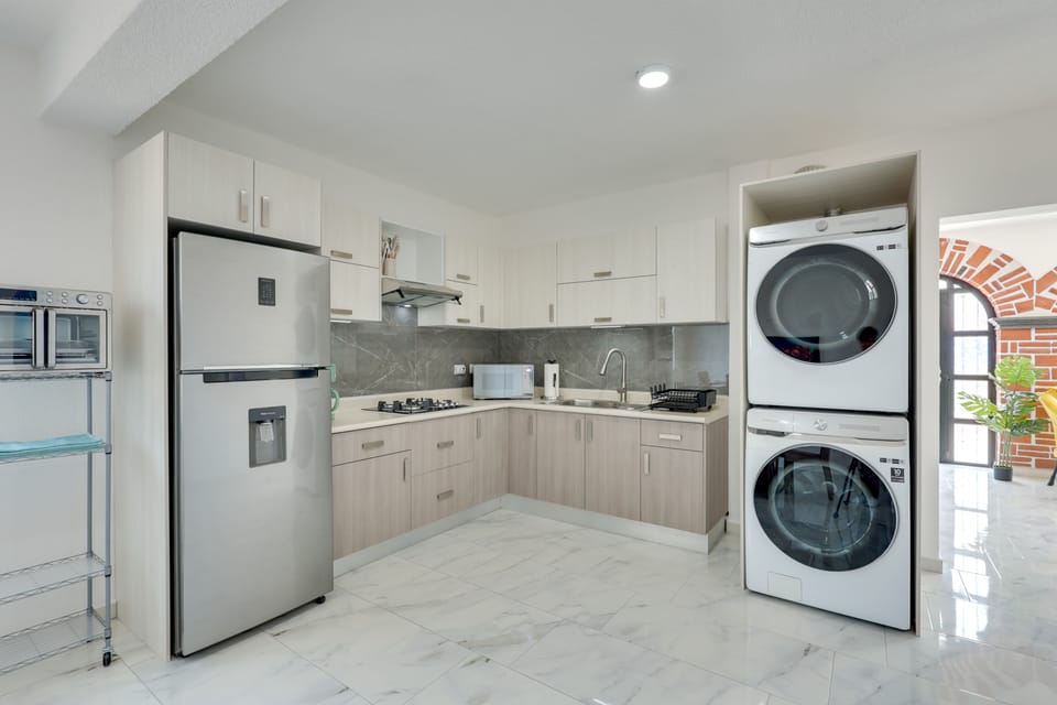 Stylish & Spacious Unit w/ Deck in Cuernavaca House in Cuernavaca