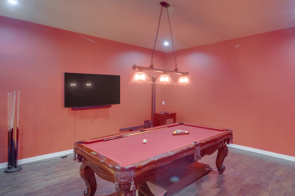 Mountain Air & Game Nights: Pine Mtn Club Cabin House in Pine Mountain Club