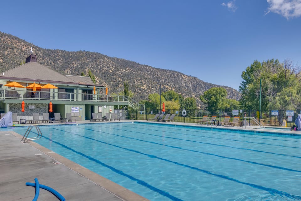Mountain Air & Game Nights: Pine Mtn Club Cabin House in Pine Mountain Club