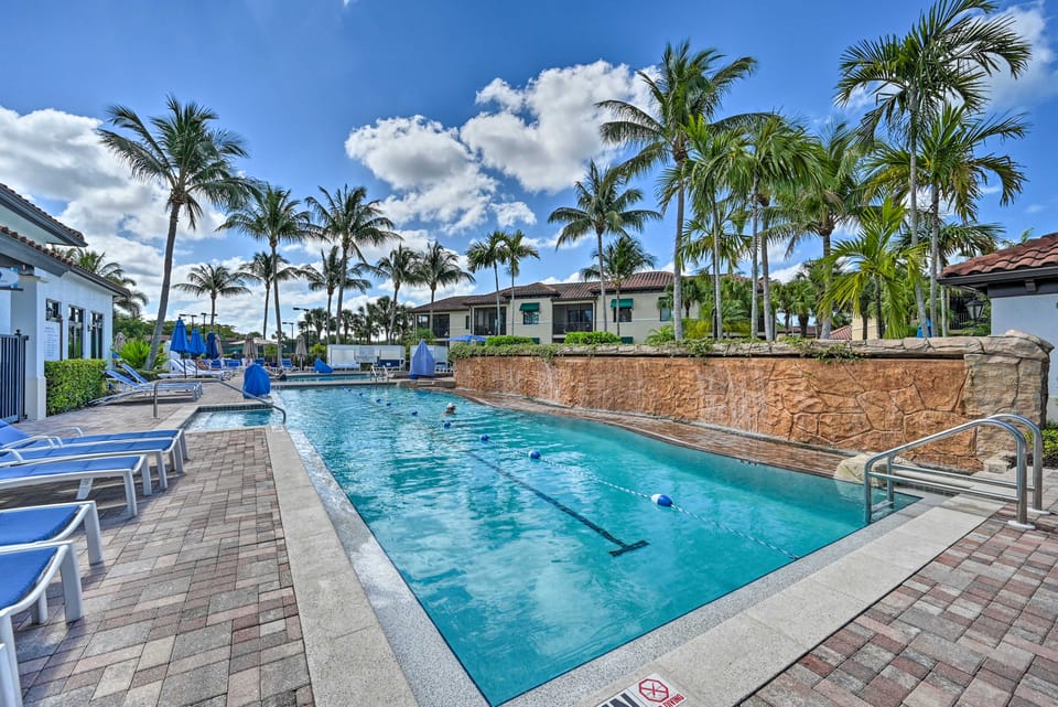 Your Dream Vacation Awaits In Naples! Luxury Condo Apartment in East Naples