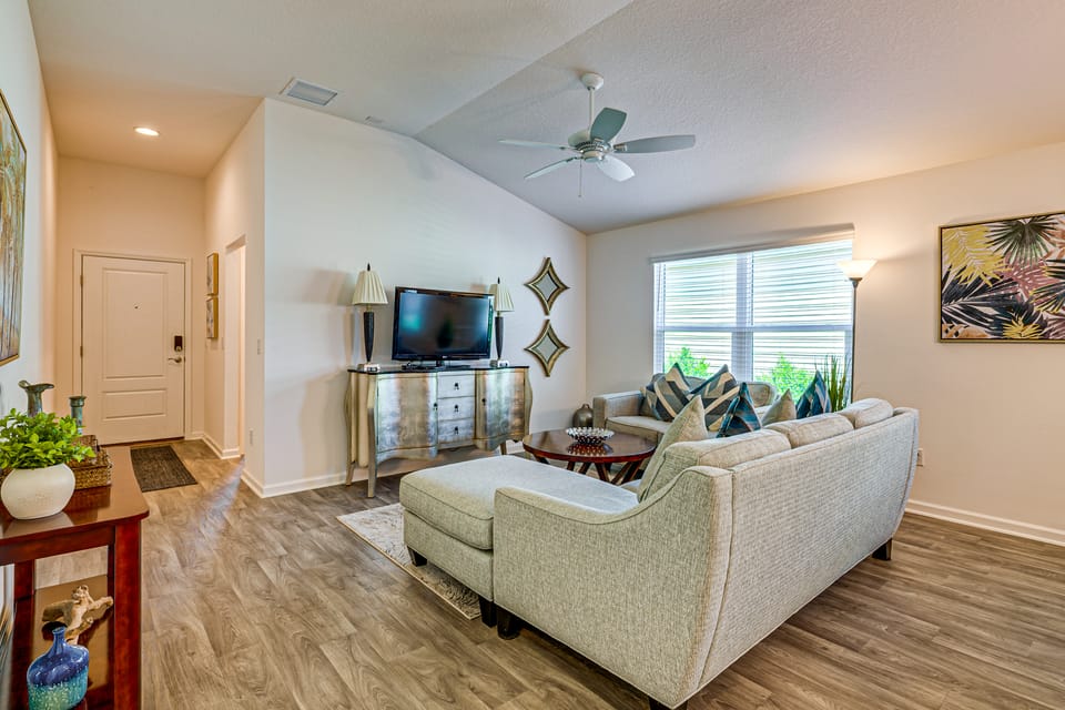 Community Pools, Golf & More! Home in The Villages House in Wildwood
