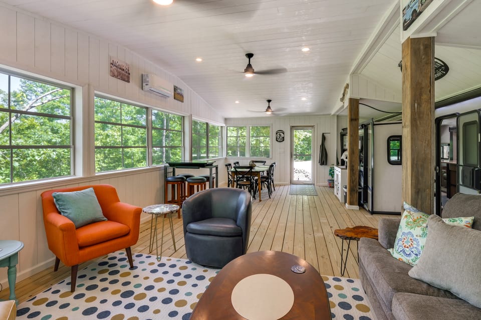 Off-Grid Glamping! Unique, Wooded Tennessee Cabin House in Tennessee