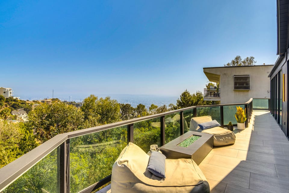 Luxe Hollywood Hills A-Frame: Iconic Former Venue! House in Beverly Hills