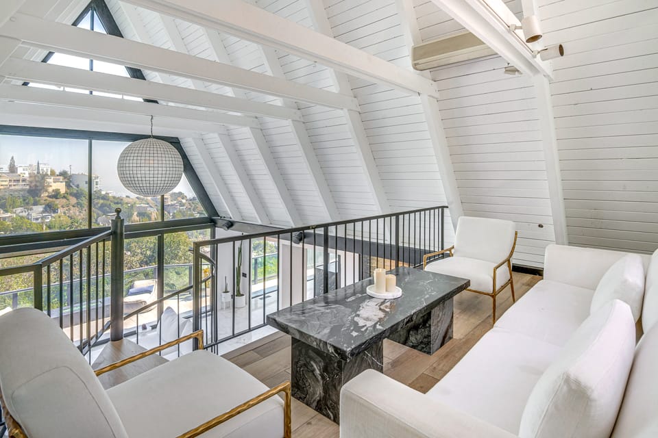 Luxe Hollywood Hills A-Frame: Iconic Former Venue! House in Beverly Hills