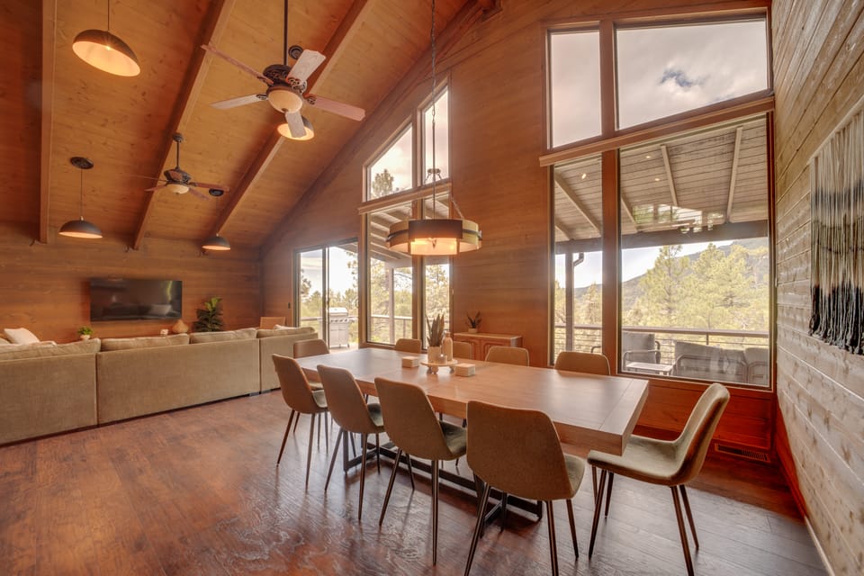 Sunset Views + Scenic Trails: Spacious Pine Escape House in Strawberry