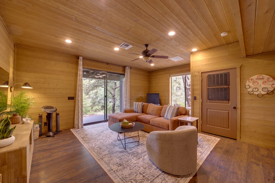 Sunset Views + Scenic Trails: Spacious Pine Escape House in Strawberry