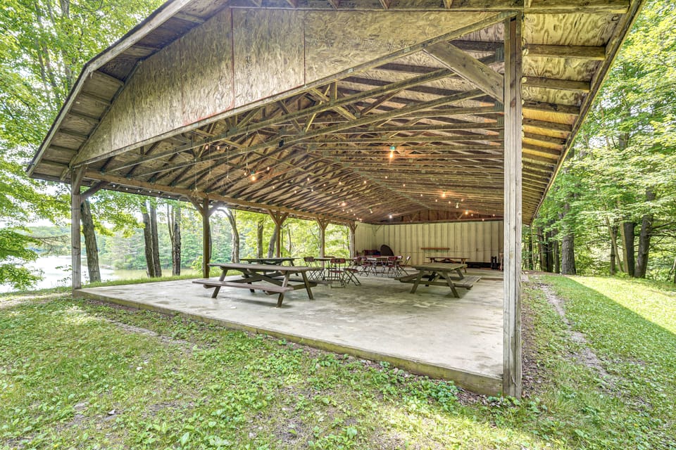 Cabin w/ Lake Access at Letchworth Valley Resort House in New York