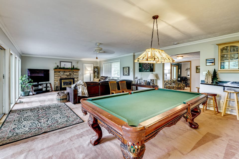 Game Room, Deck + Yard! Cadillac Family Escape House in Michigan