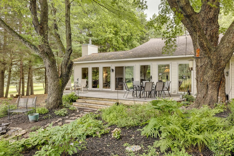 Game Room, Deck + Yard! Cadillac Family Escape House in Michigan