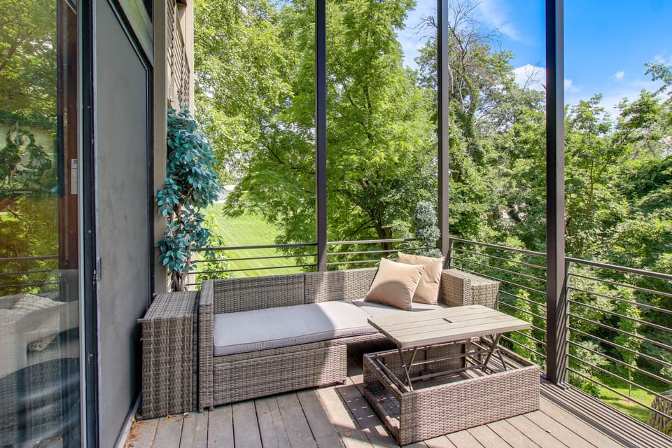 Award-Winning Mr Mid-Modern-Century House in Iowa