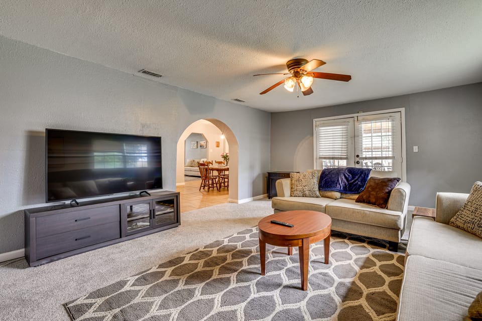 Suburban Family Home Between Dallas & Arlington House in Grand Prairie