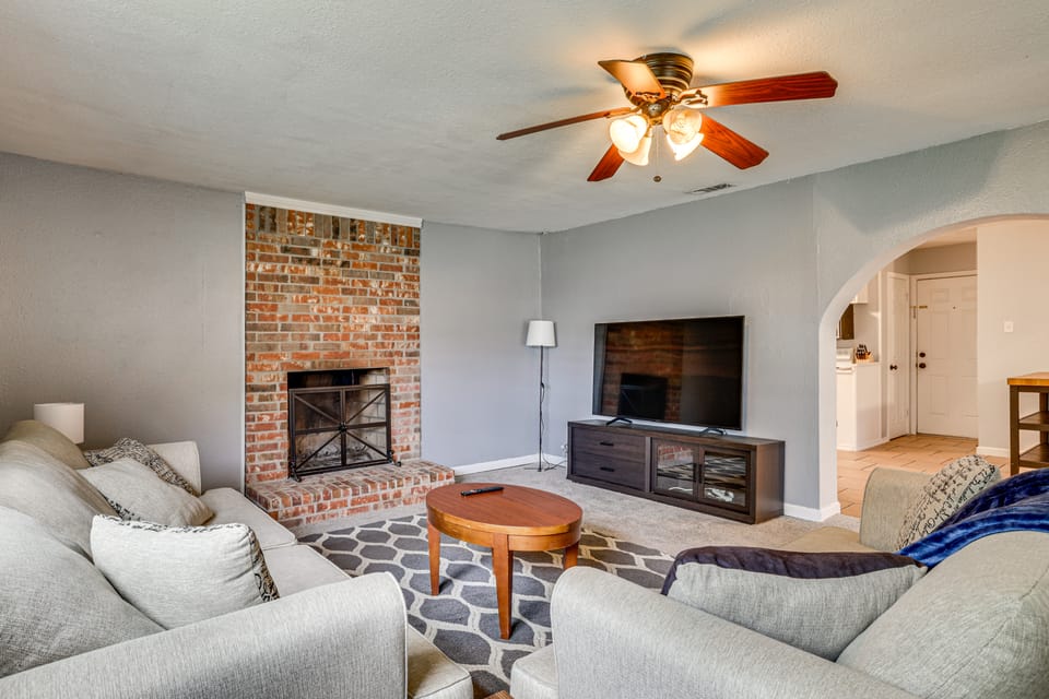 Suburban Family Home Between Dallas & Arlington House in Grand Prairie