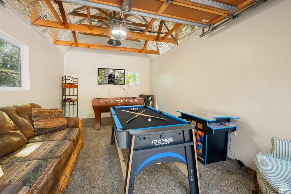 All Seasons Lodge: Family Haven in Big Bear House in Big Bear