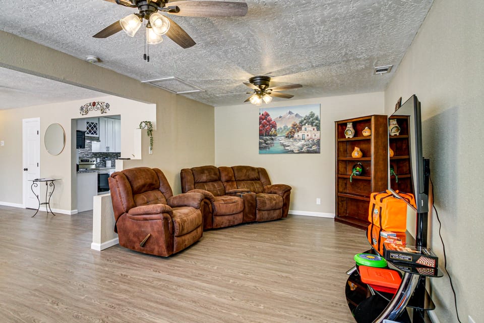 Walk to Park + Playground! ABQ Home w/ Fire Pit House in Albuquerque