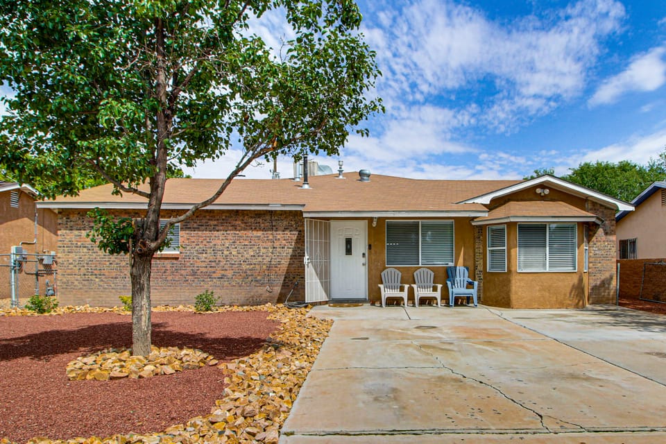Walk to Park + Playground! ABQ Home w/ Fire Pit House in Albuquerque