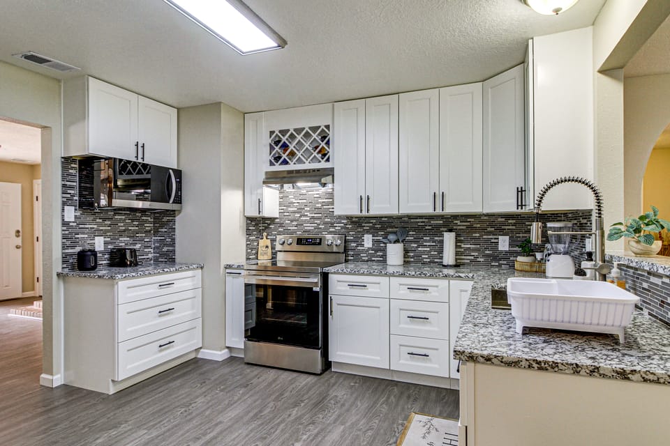Walk to Park + Playground! ABQ Home w/ Fire Pit House in Albuquerque