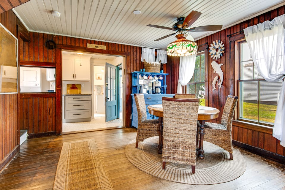 Tiny Antique Cottage - 2 Minutes From Short Sands! Cottage in Cape Neddick