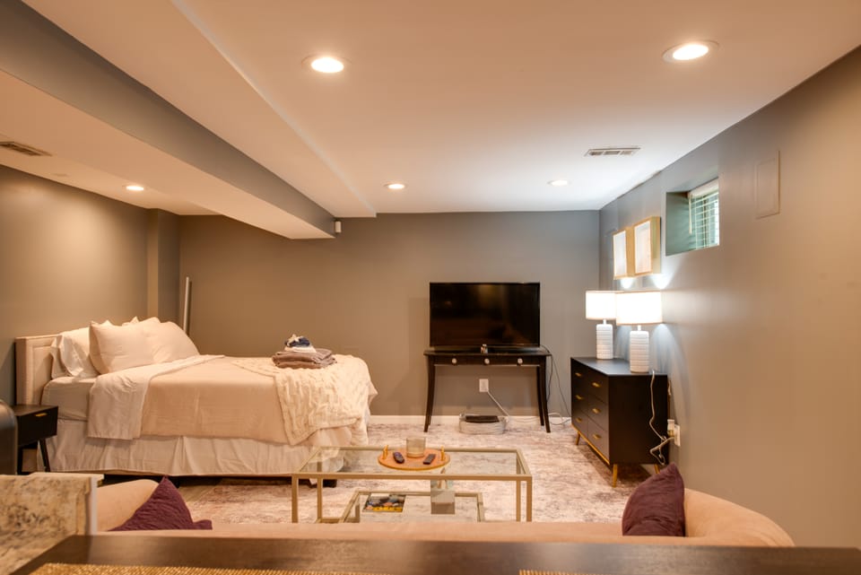 Remote Work Haven! Studio 8 Mi to Lincoln Memorial Apartment in Washington