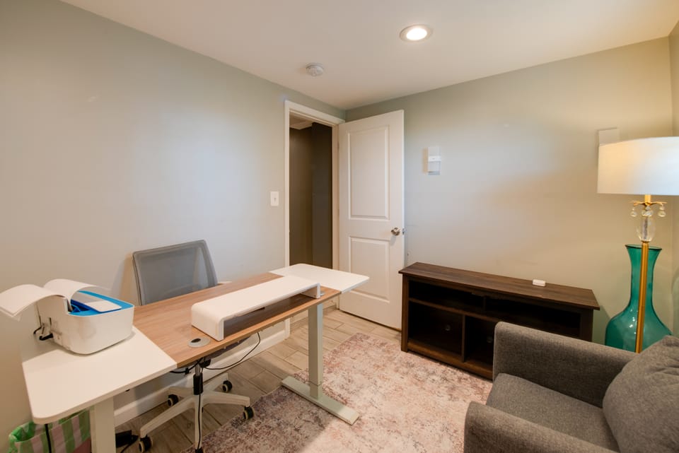 Remote Work Haven! Studio 8 Mi to Lincoln Memorial Apartment in Washington