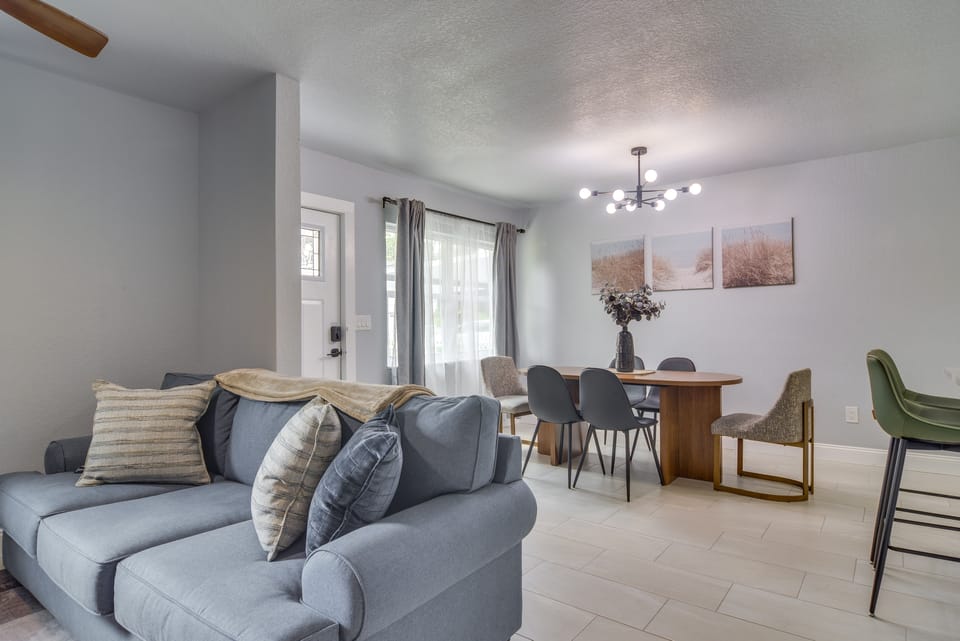 4 Mi to Beach! Dual-Unit Safety Harbor Retreat House in Safety Harbor