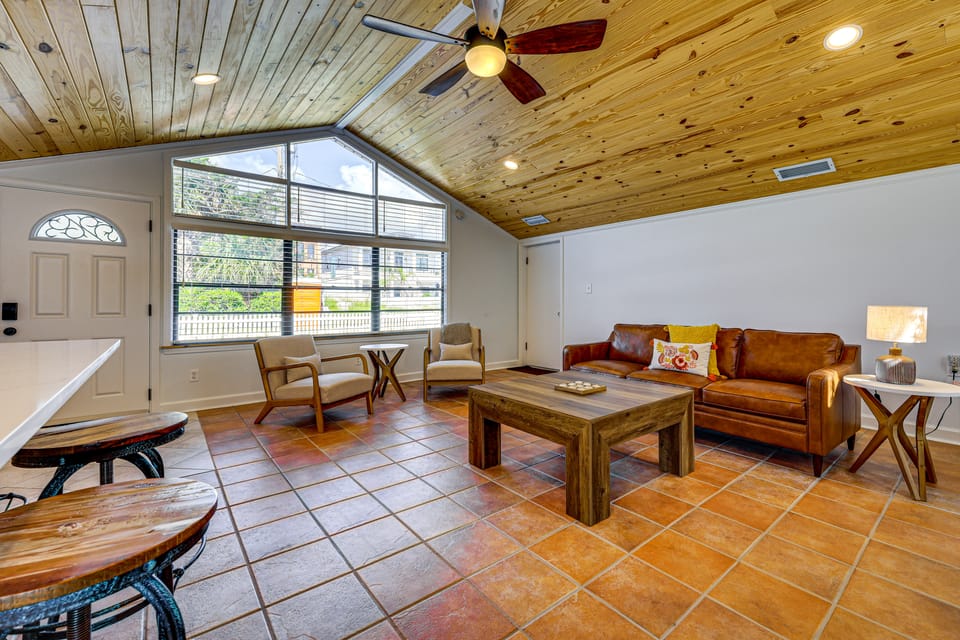 Walk to the Sand! St Augustine Beach Bungalow House in Crescent Beach