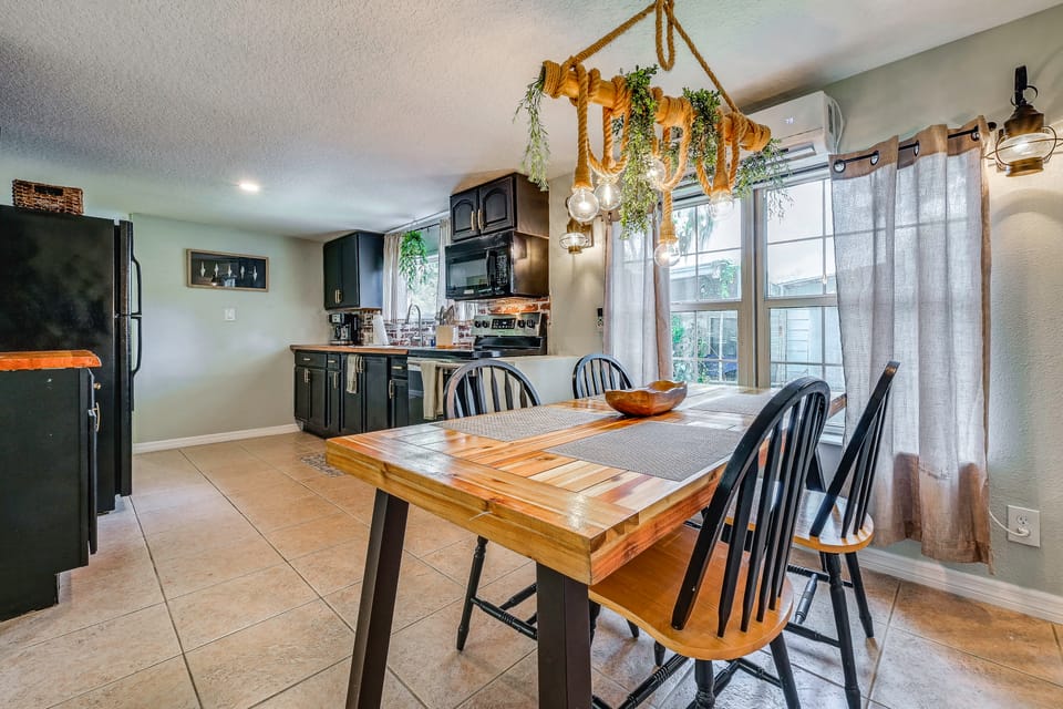 Weeki Wachee Springs Gem: Relax and Explore House in Florida