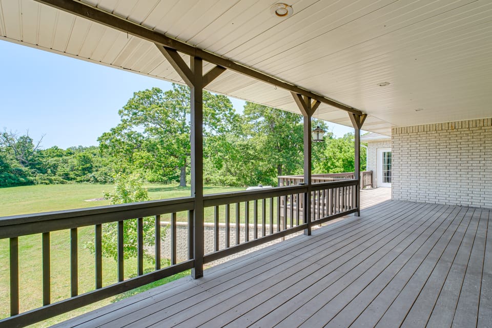 8-Acre Family Reunion Retreat! 8 Mi to Bentonville House in Arkansas